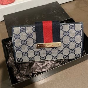 Authentic vintage Gucci monogram canvas wallet w/ original box, great condition
